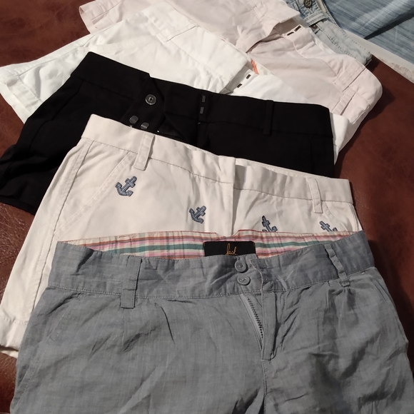 Women's size 4 j crew chino shorts - Picture 2 of 2